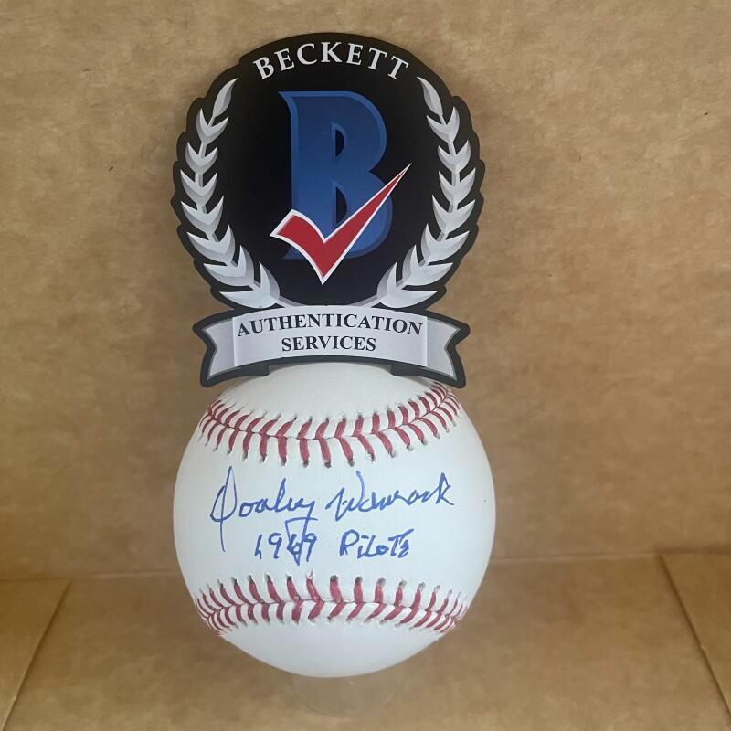 DOOLEY WOMACK 1969 PILOTS SIGNED AUTO M.L. BASEBALL BECKETT AUTHENTICATED