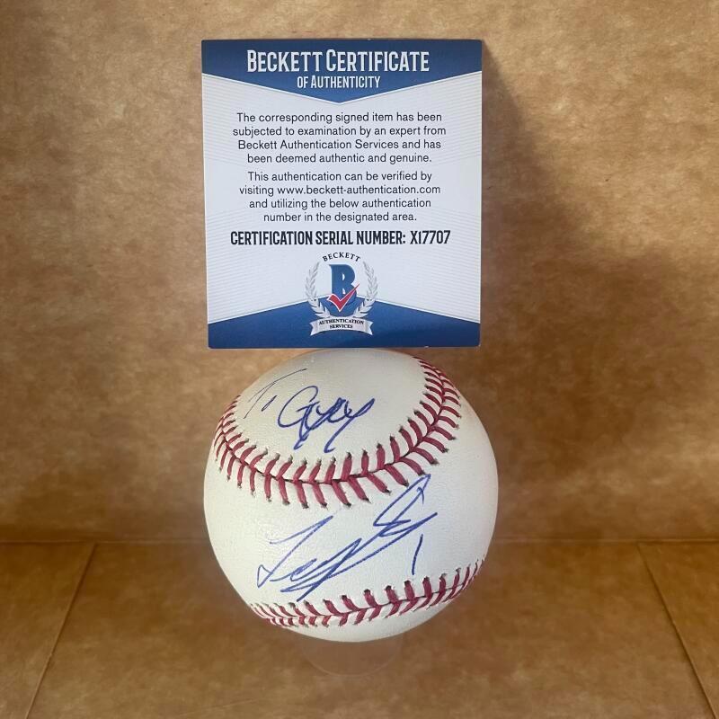 TSUY SHI NISHIOKA TWINS PERSONALIZED BECKETT AUTHENTICATED BECKETT X17707