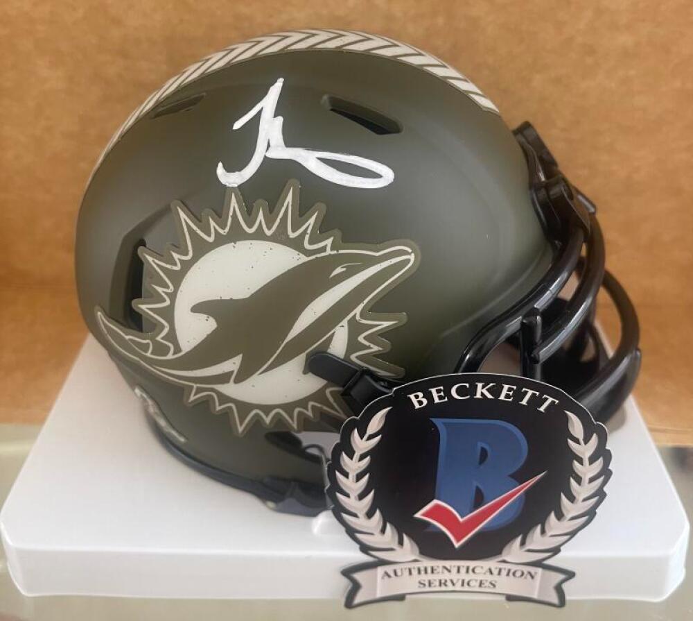 TYREEK HILL DOLPHINS SIGNED SALUTE TO SERVICE MINI HELMET STS BECKETT AUTHENTICA COLLECTIBLE MEMORABILIA