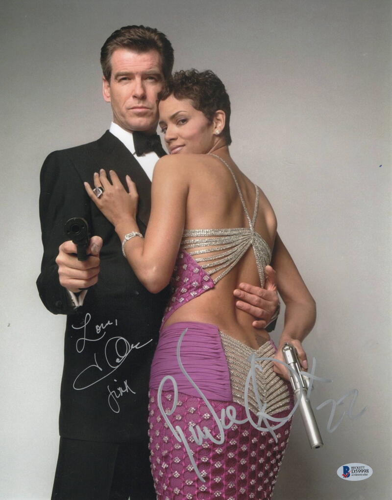 HALLE BERRY PIERCE BROSNAN SIGNED 11X14 PHOTO JAMES BOND DIE ANOTHER DAY BECKETT