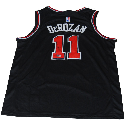 DEMAR DEROZAN signed (CHICAGO BULLS) Black Basketball jersey BECKETT BAS BG93607