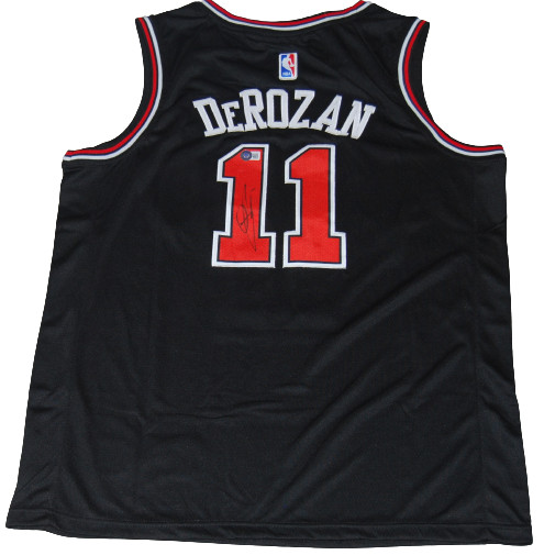DEMAR DEROZAN signed (CHICAGO BULLS) Black Basketball jersey BECKETT BAS BG93608