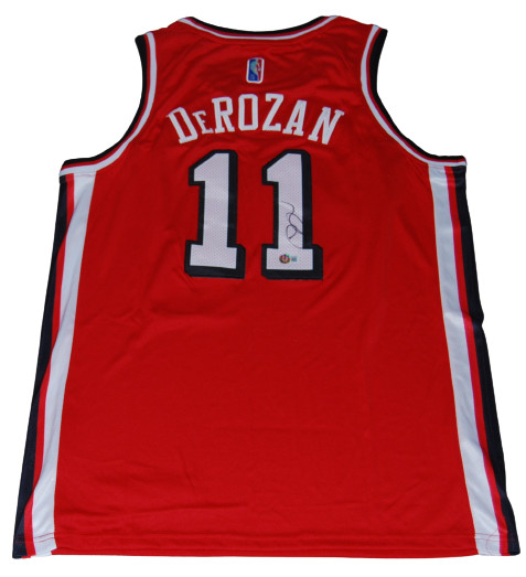 DEMAR DEROZAN signed (CHICAGO BULLS) Red Basketball jersey BECKETT BAS BG93605
