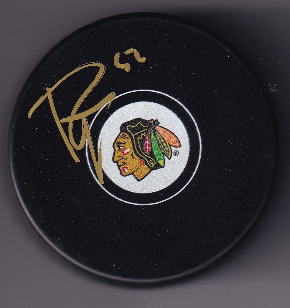 REESE JOHNSON signed (CHICAGO BLACKHAWKS) autographed Hockey Souvenir puck W/COA