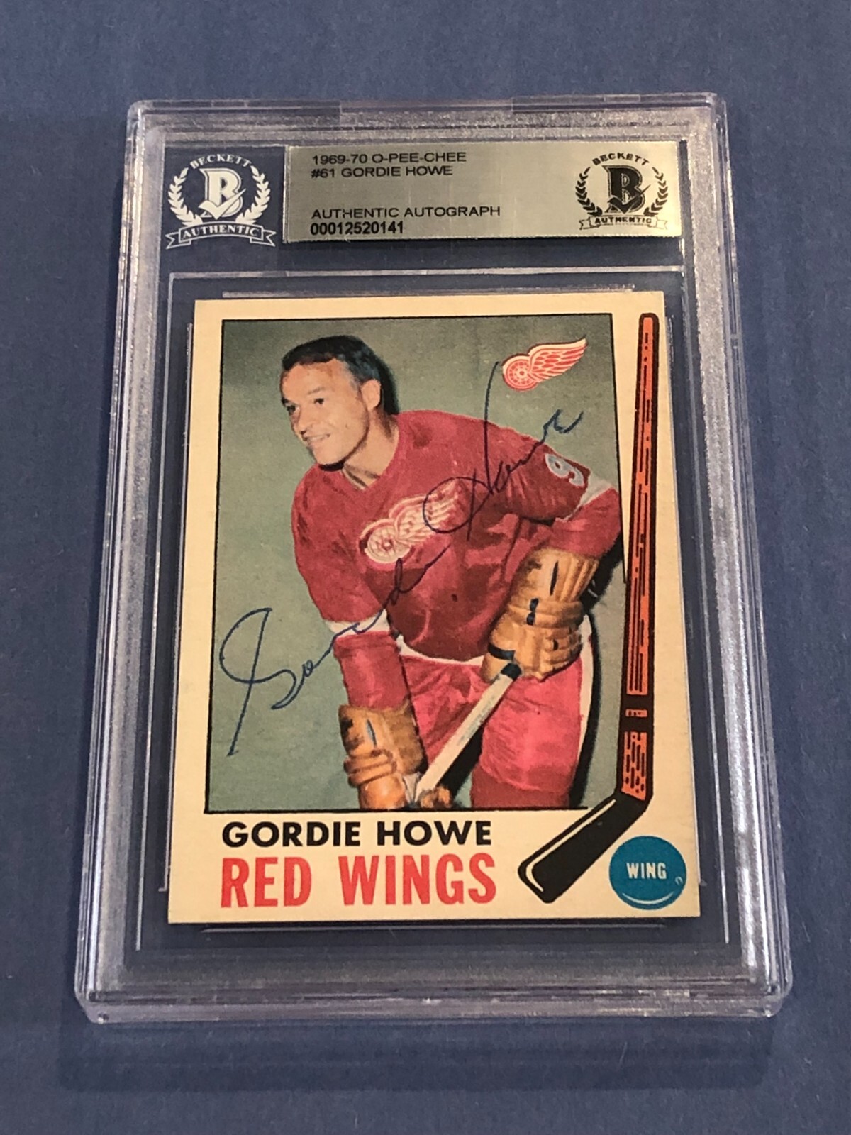 GORDIE HOWE Signed 1969-70 O-PEE-CHEE Card #61 Beckett BAS