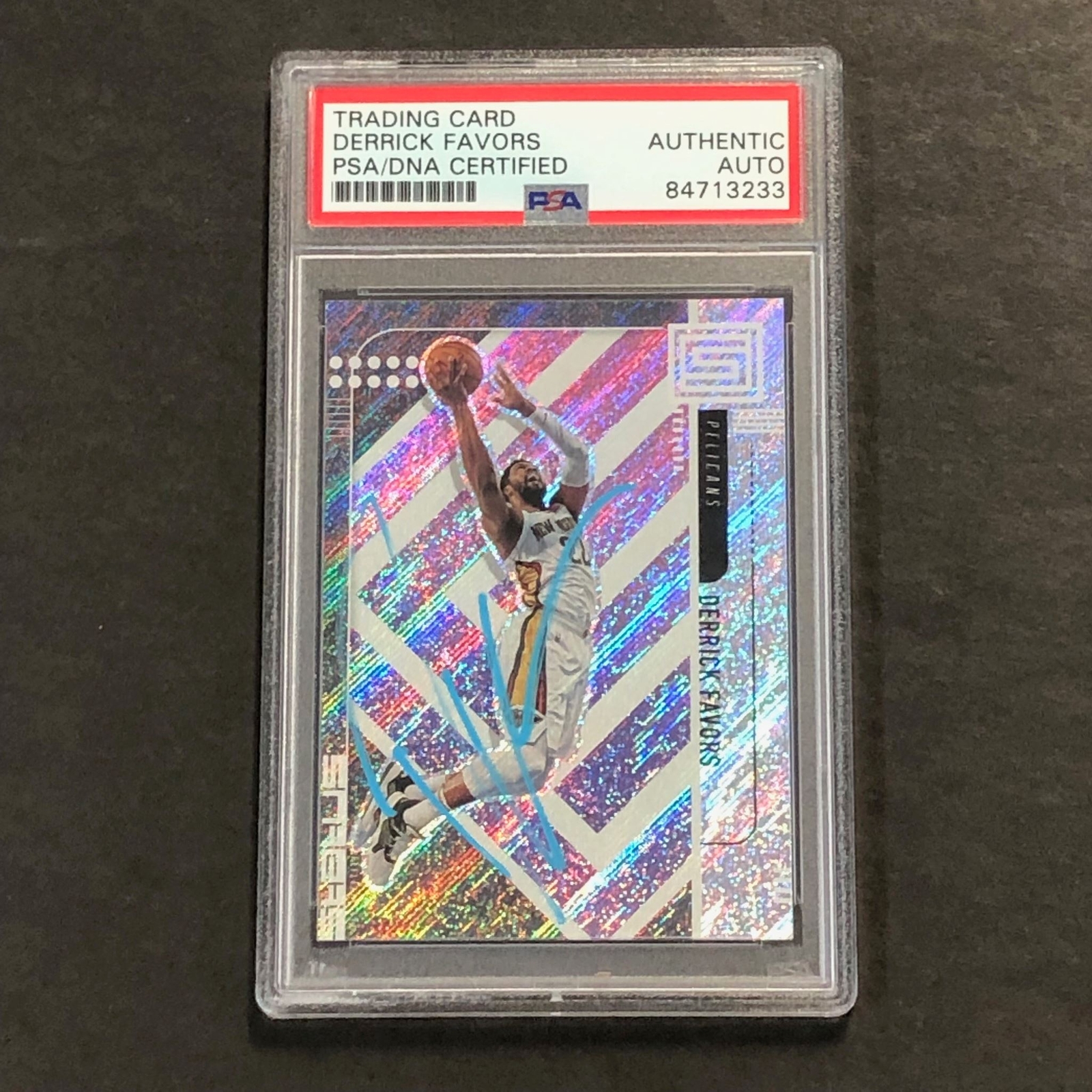 2019-20 Panini Status Pink #171 DERRICK FAVORS Signed Card AUTO PSA Slabbed Peli