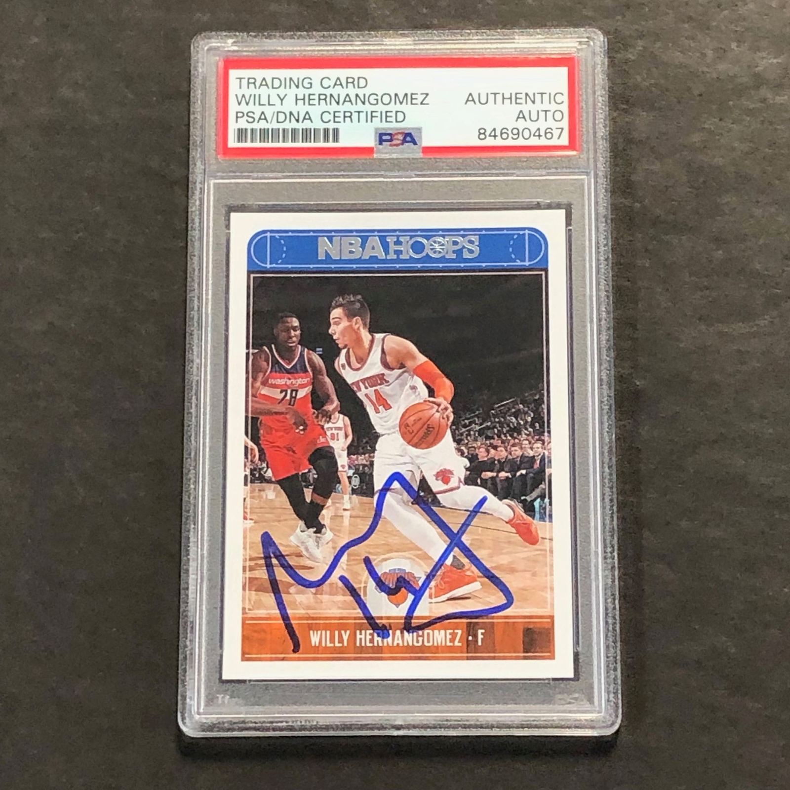 2017-18 NBA Hoops #103 Willy Hernangomez Signed Card AUTO PSA Slabbed Knicks