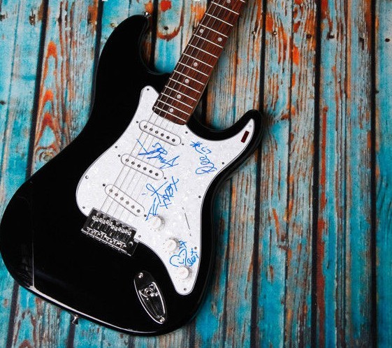 GFA Grunge Rock Group * L7 * Band Signed Electric Guitar M1 PROOF COA