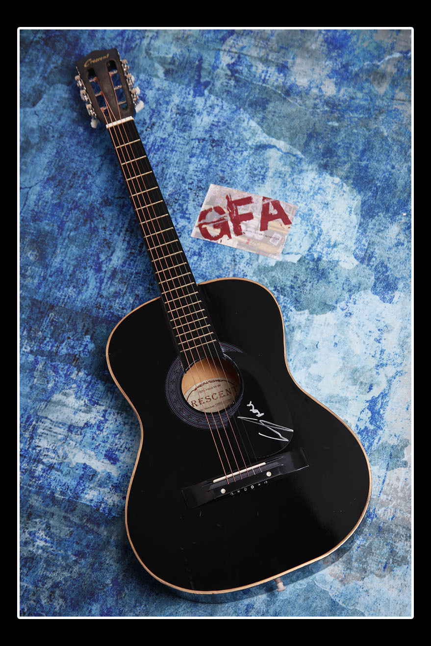 **GFA* VEGAS GIRL *CONOR MAYNARD* SIGNED ACOUSTIC GUITAR M1 PROOF COA** COLLECTIBLE MEMORABILIA