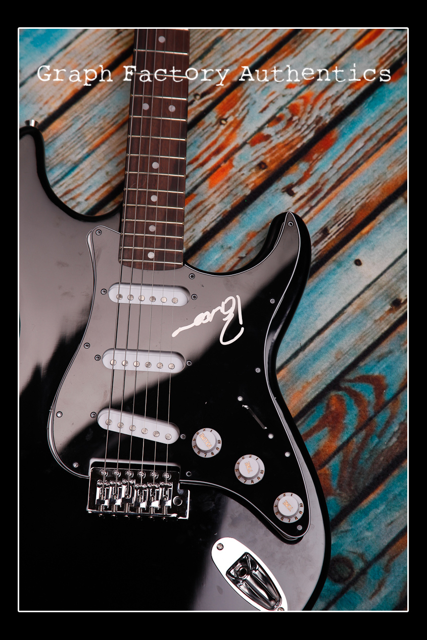 **GFA HERMAN’S HERMITS *PETER NOONE* SIGNED ELECTRIC GUITAR COA** COLLECTIBLE MEMORABILIA