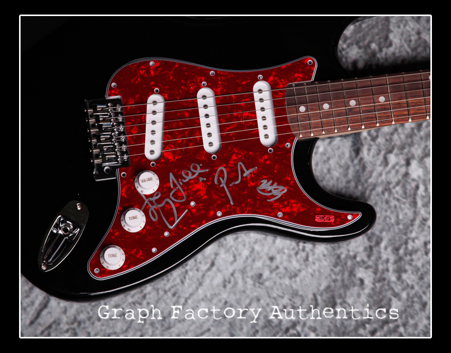 GFA English Rock Band * THE VACCINES * Signed Electric Guitar PROOF COA