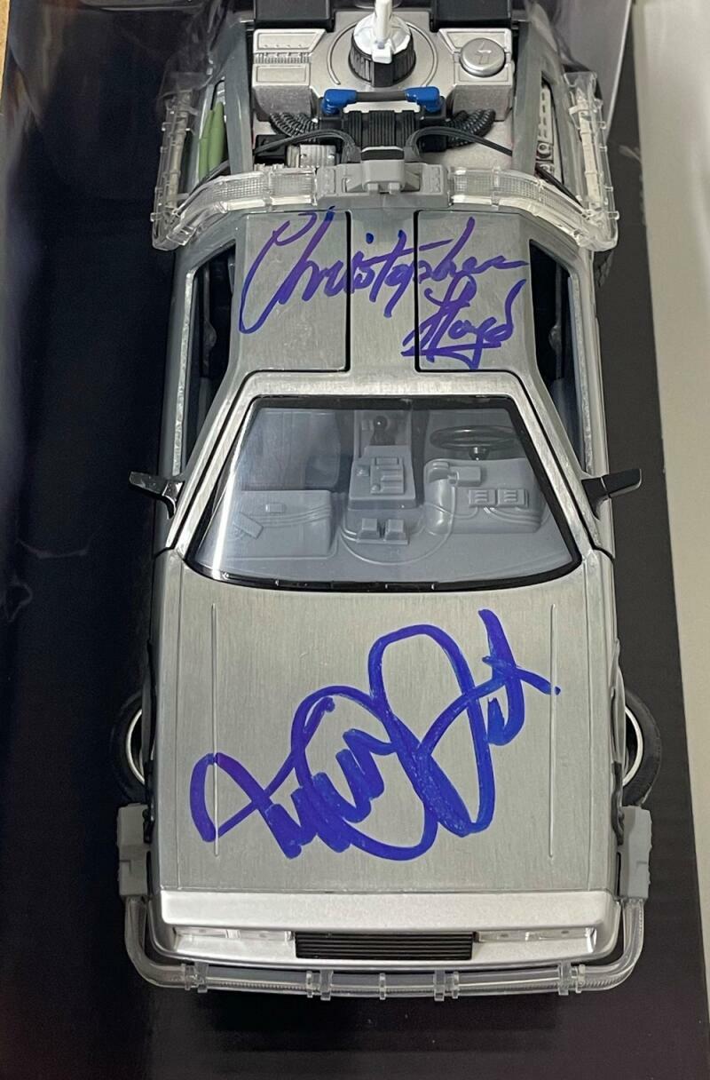 MICHAEL J FOX CHRISTOPHER LLOYD SIGNED BACK TO THE FUTURE 1:24 DELOREAN BECKETT