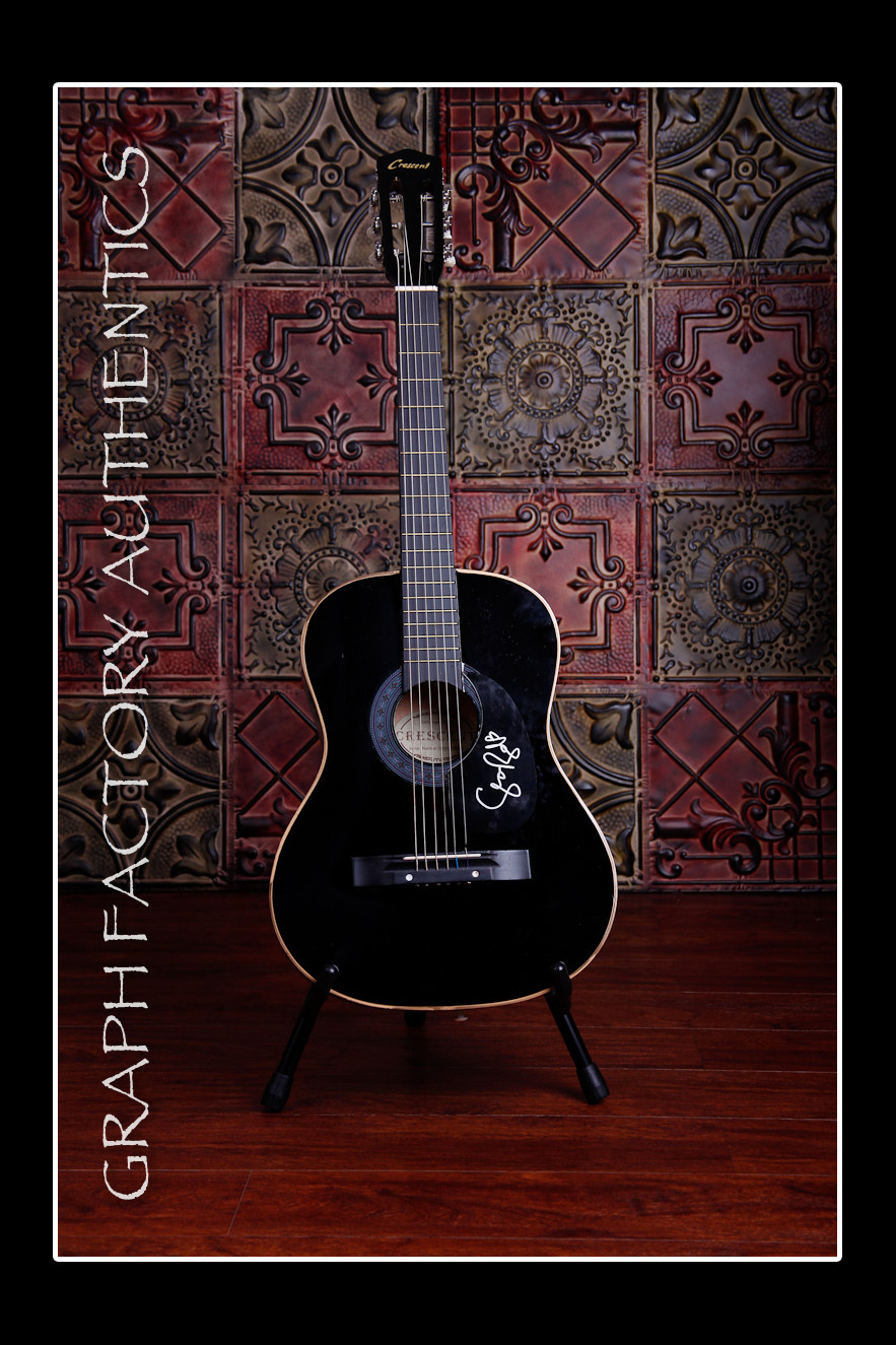 **GFA STOMPA *SERENA RYDER* SIGNED ACOUSTIC GUITAR S6 PROOF COA** COLLECTIBLE MEMORABILIA