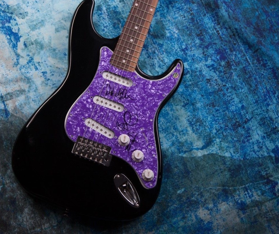 GFA American Rock Band * GARBAGE * Signed Electric Guitar LA2 COA