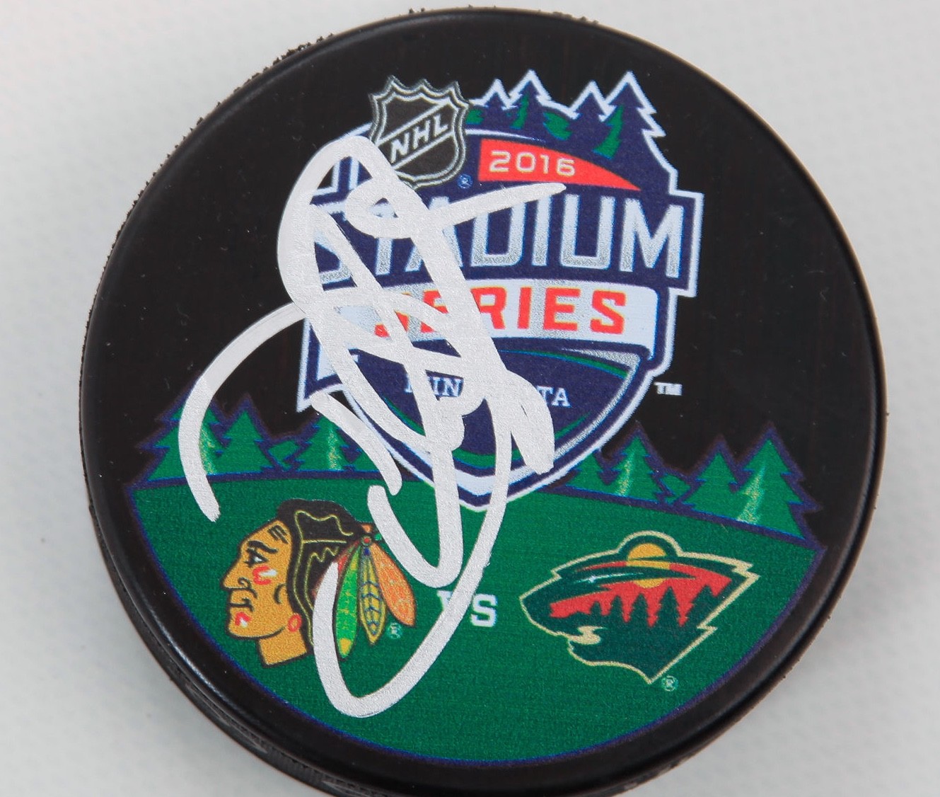 GFA Minnesota Wild * DEVAN DUBNYK * Signed Stadium Series Logo Puck COA