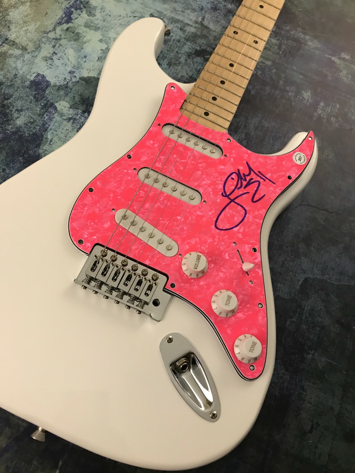 GFA What Happens in a Small Town * LINDSAY ELL * Signed Electric Guitar L5 COA