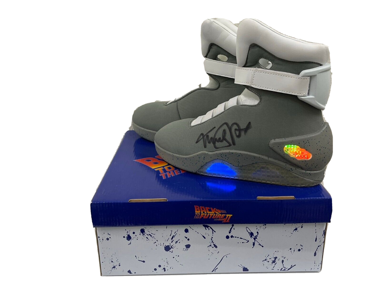 MICHAEL J FOX SIGNED BACK TO THE FUTURE SNEAKERS AUTHENTIC AUTOGRAPH BECKETT 21