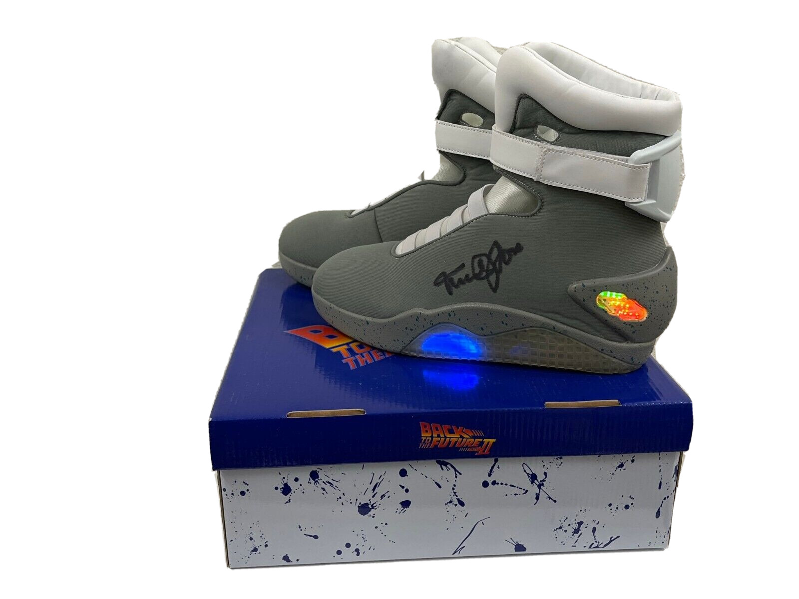 MICHAEL J FOX SIGNED BACK TO THE FUTURE SNEAKERS AUTHENTIC AUTOGRAPH BECKETT 22