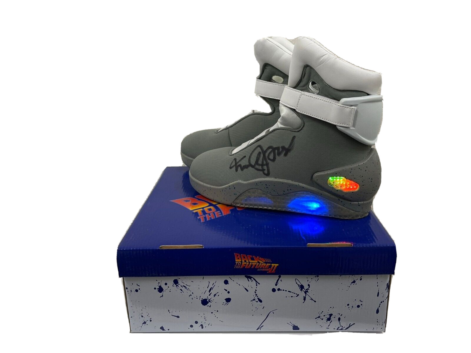 MICHAEL J FOX SIGNED BACK TO THE FUTURE SNEAKERS AUTHENTIC AUTOGRAPH BECKETT 25