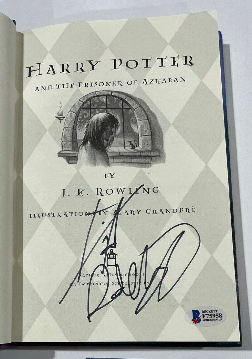 DANIEL RADCLIFFE SIGNED HARRY POTTER AND THE PRISONER OF AZKABAN BOOK BECKETT 18