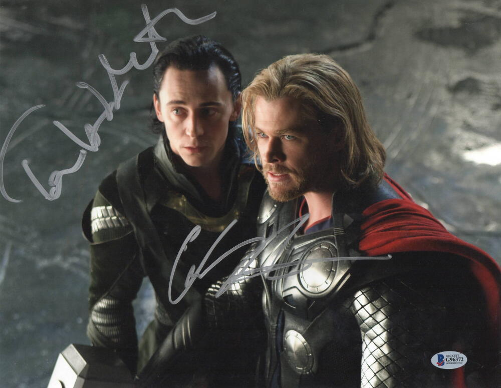TOM HIDDLESTON CHRIS HEMSWORTH SIGNED 11X14 PHOTO MARVEL AUTOGRAPH BECKETT LOA 2 COLLECTIBLE MEMORABILIA