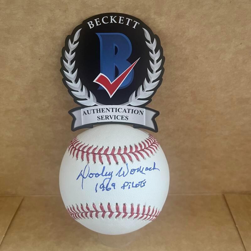 DOOLEY WOMACK 1969 PILOTS SIGNED AUTO M.L. BASEBALL BECKETT AUTHENTICATED