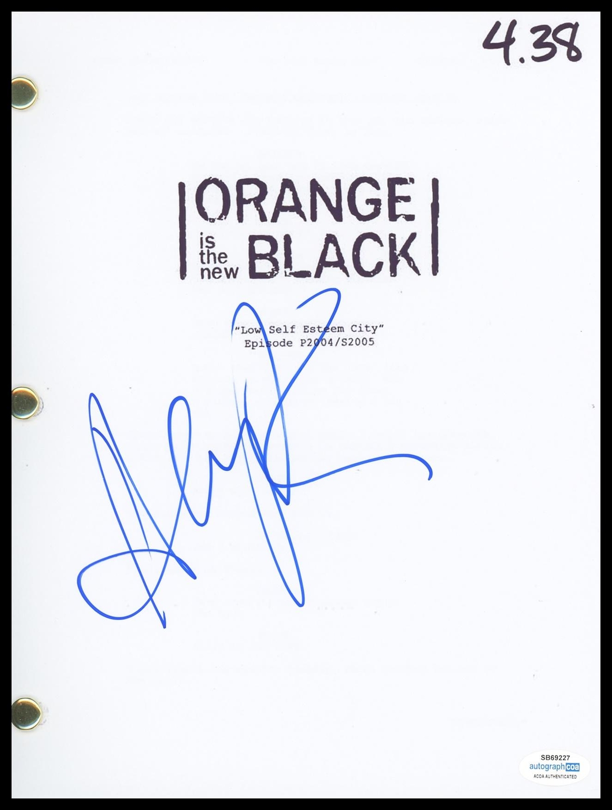 ALYSIA REINER “ORANGE IS THE NEW BLACK” AUTOGRAPH SIGNED PILOT EPISODE SCRIPT COLLECTIBLE MEMORABILIA