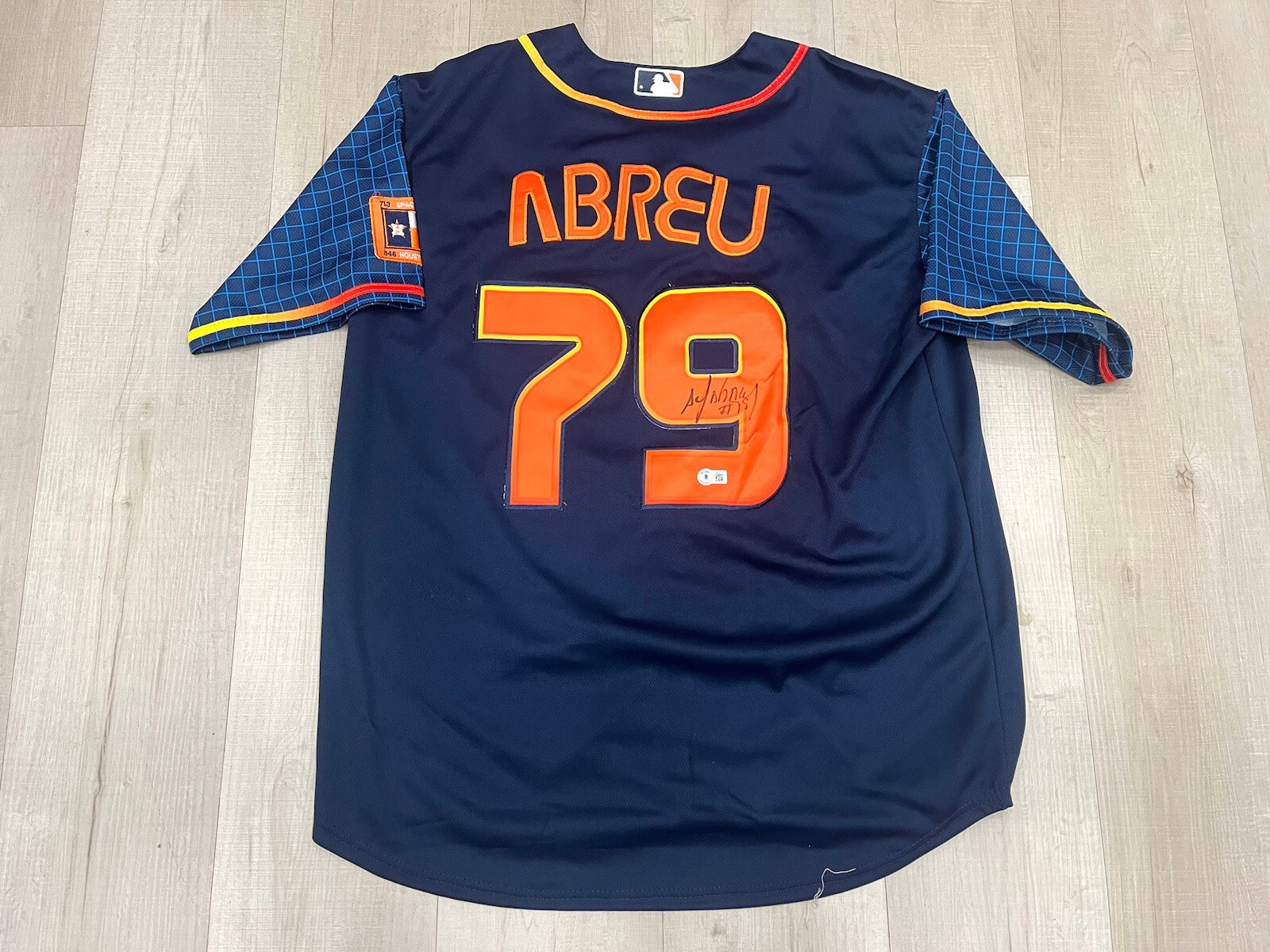 JOSE ABREU HAND SIGNED CITY CONNECT HOUSTON ASTROS SPACE JERSEY BAS BECKETT CERT