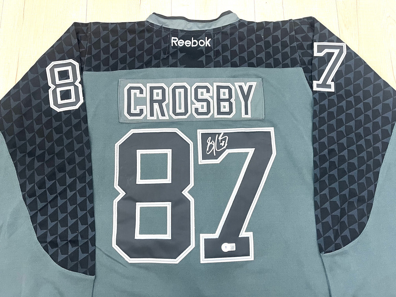 Sidney Crosby Hand Signed Pittsburgh Penguins Championship Jersey BECKETT LOA
