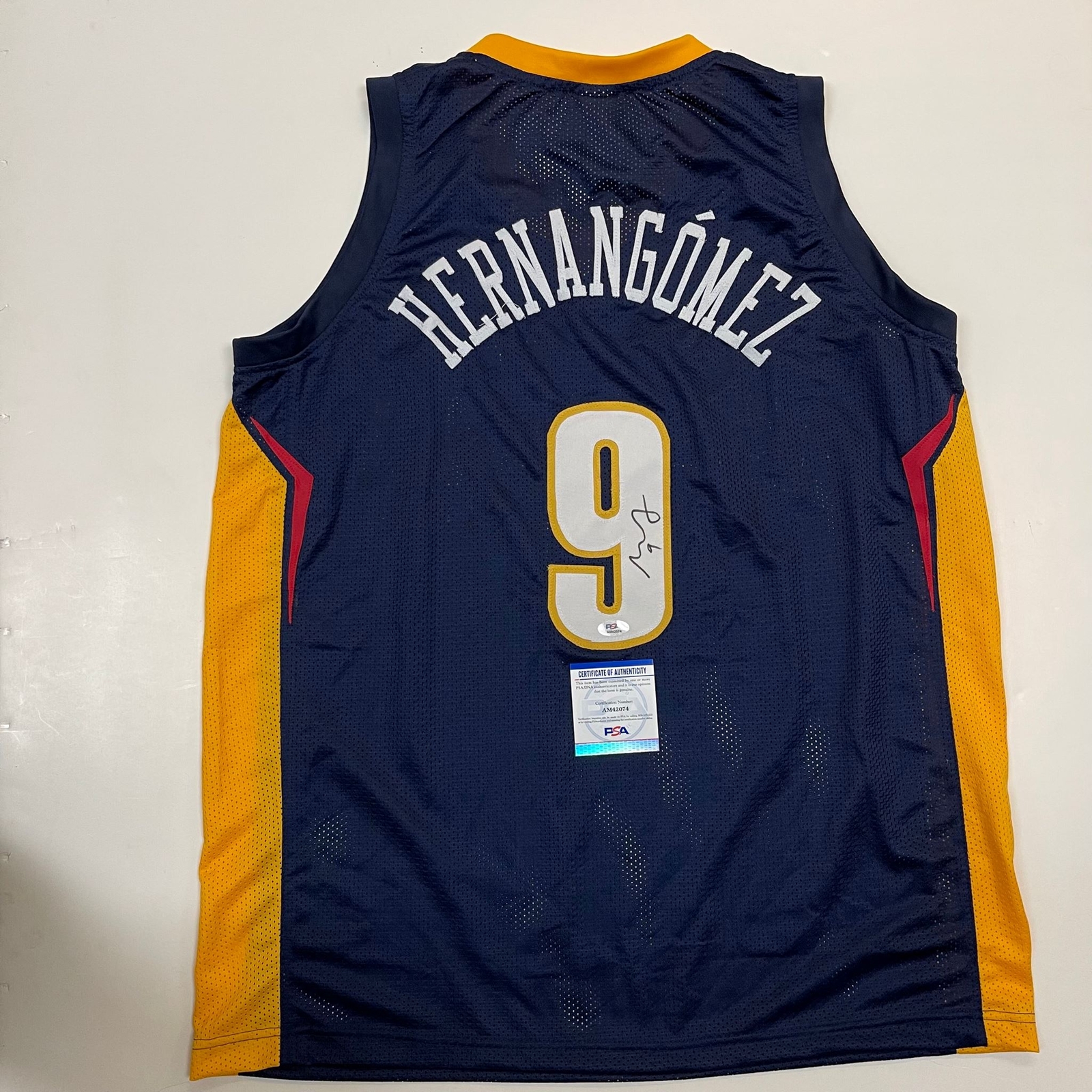 Willy Hernangomez signed jersey PSA/DNA Autographed PELICANS
