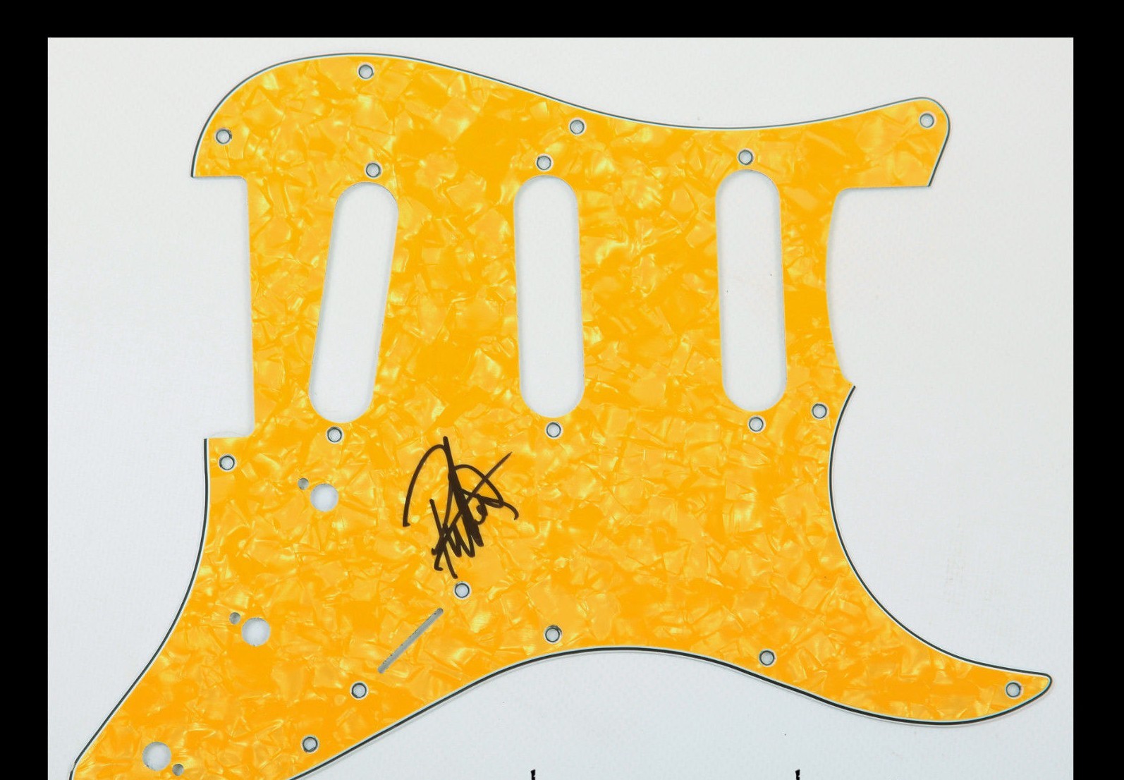 GFA L.A. Guns Frontman * PHIL LEWIS * Signed Electric Pickguard AD1 COA