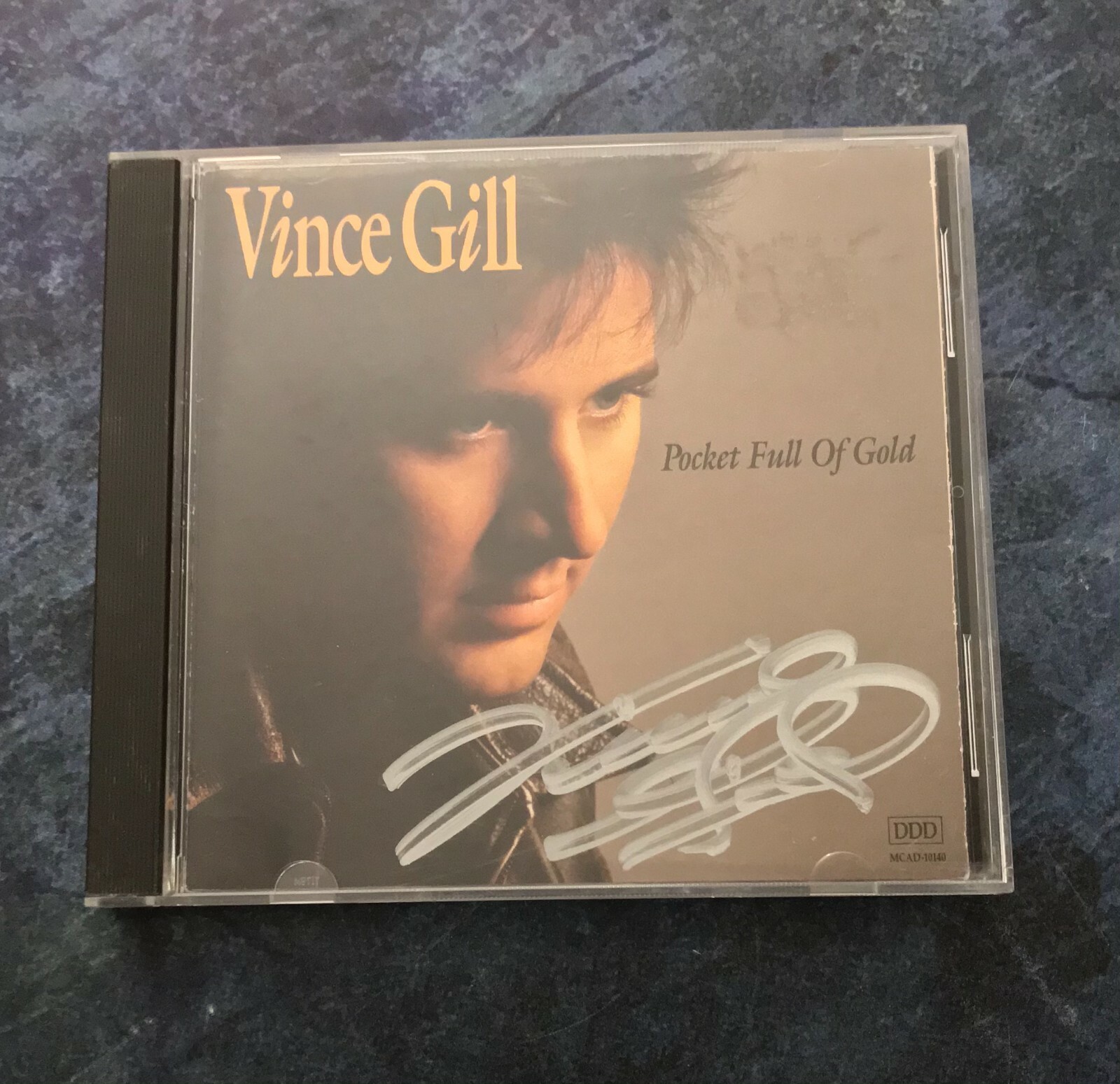 GFA Pocket Full of Gold Album * VINCE GILL * Signed CD Booklet COA

