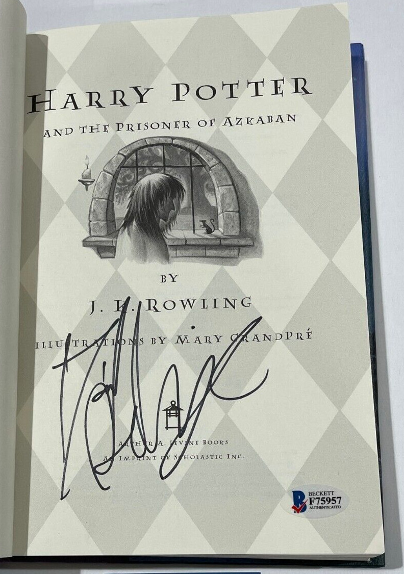 DANIEL RADCLIFFE SIGNED HARRY POTTER AND THE PRISONER OF AZKABAN BOOK BECKETT 17
