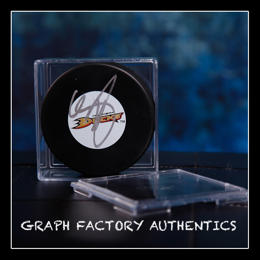 **GFA ANAHEIM DUCKS * CHRIS PRONGER * SIGNED NHL LOGO PUCK AD1 COA** COLLECTIBLE MEMORABILIA