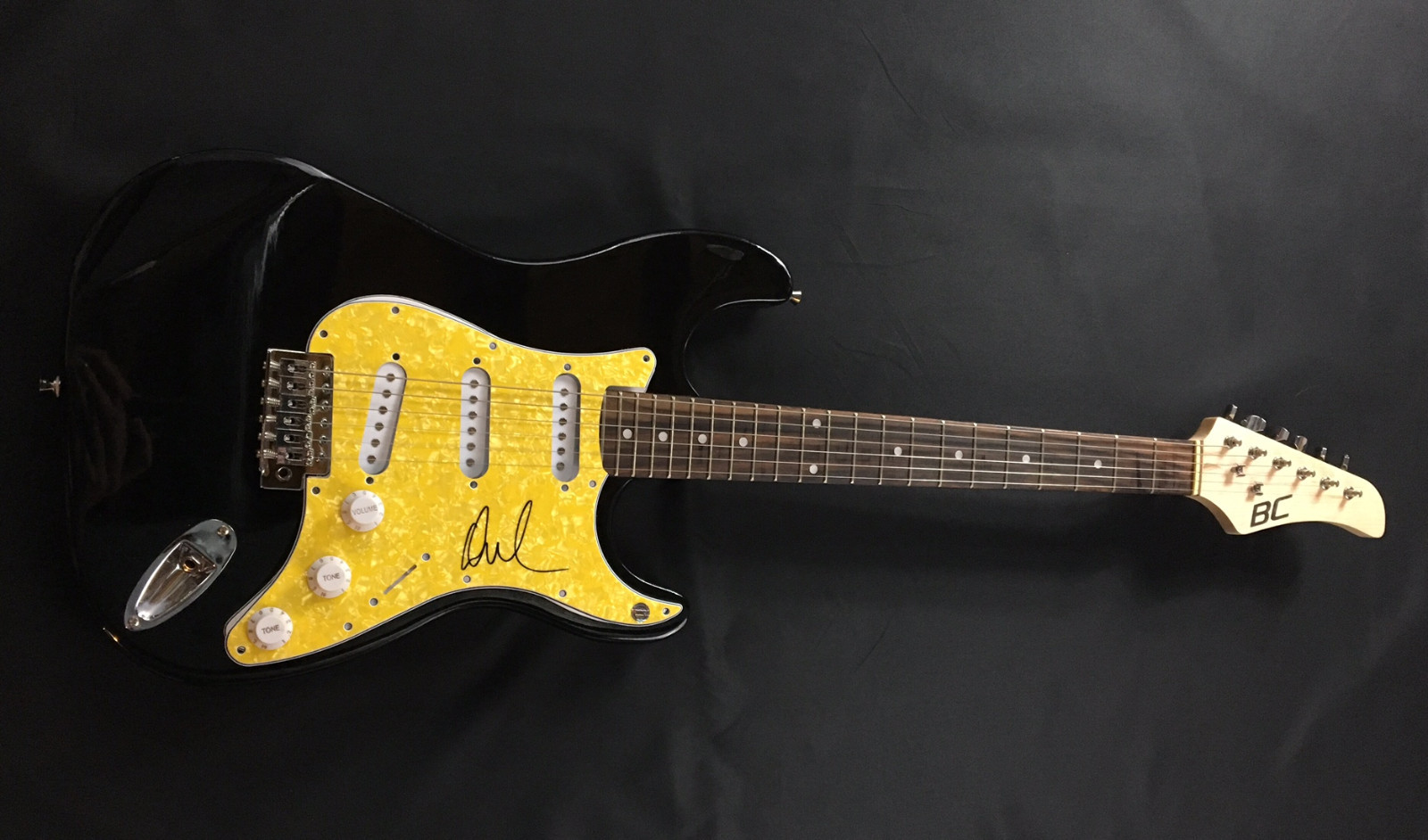 GFA Disturbed Frontman * DAVID DRAIMAN * Signed Electric Guitar D1 COA