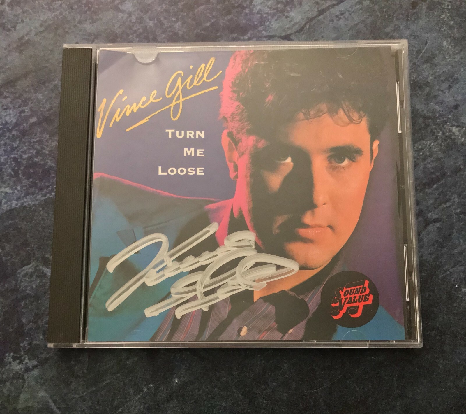 GFA Turn Me Loose Album * VINCE GILL * Signed CD Booklet COA
