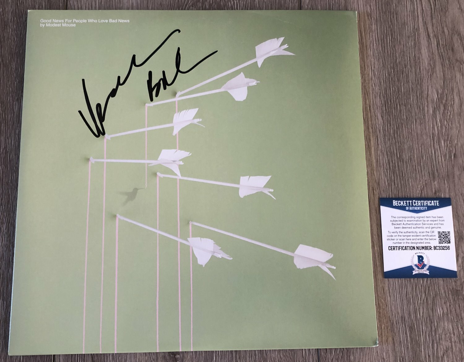 ISAAC BROCK SIGNED MODEST MOUSE GOOD NEWS FOR PEOPLE WHO LOVE BAD NEWS VINYL COA

