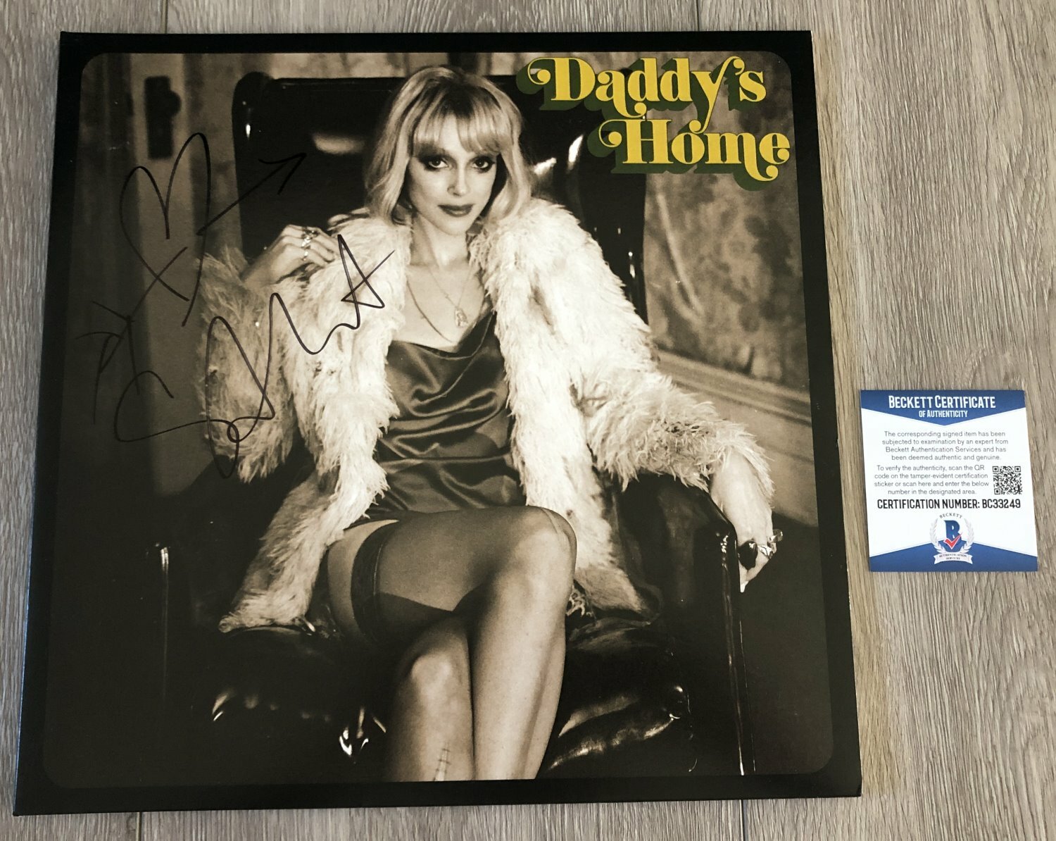 ST. VINCENT ANNIE CLARK SIGNED DADDY'S HOME VINYL ALBUM w/PROOF BECKETT BAS COA
