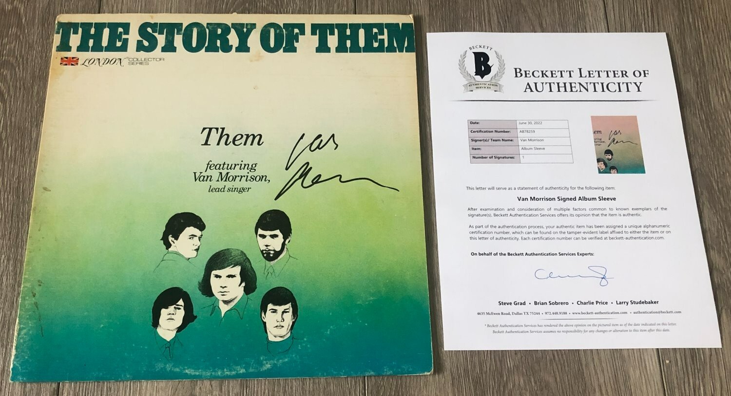 VAN MORRISON SIGNED THE STORY OF THEM VINYL ALBUM w/EXACT PROOF BECKETT BAS COA
