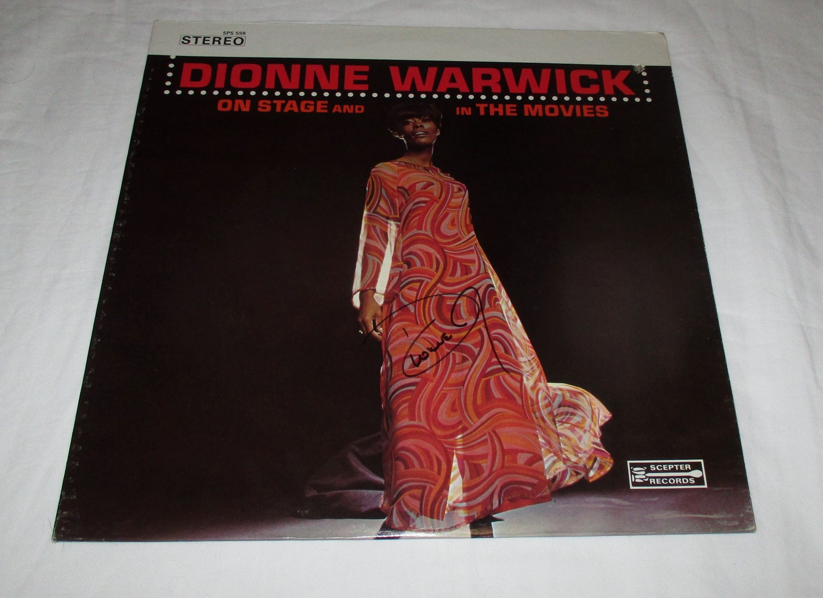 DIONNE WARWICK SIGNED ON STAGE AND IN THE MOVIES VINYL RECORD JSA
