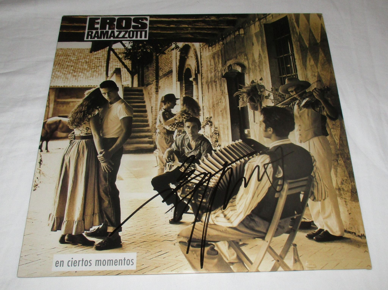 EROS RAMAZZOTTI SIGNED EN CIERTOS MOMENTOS VINYL RECORD JSA
