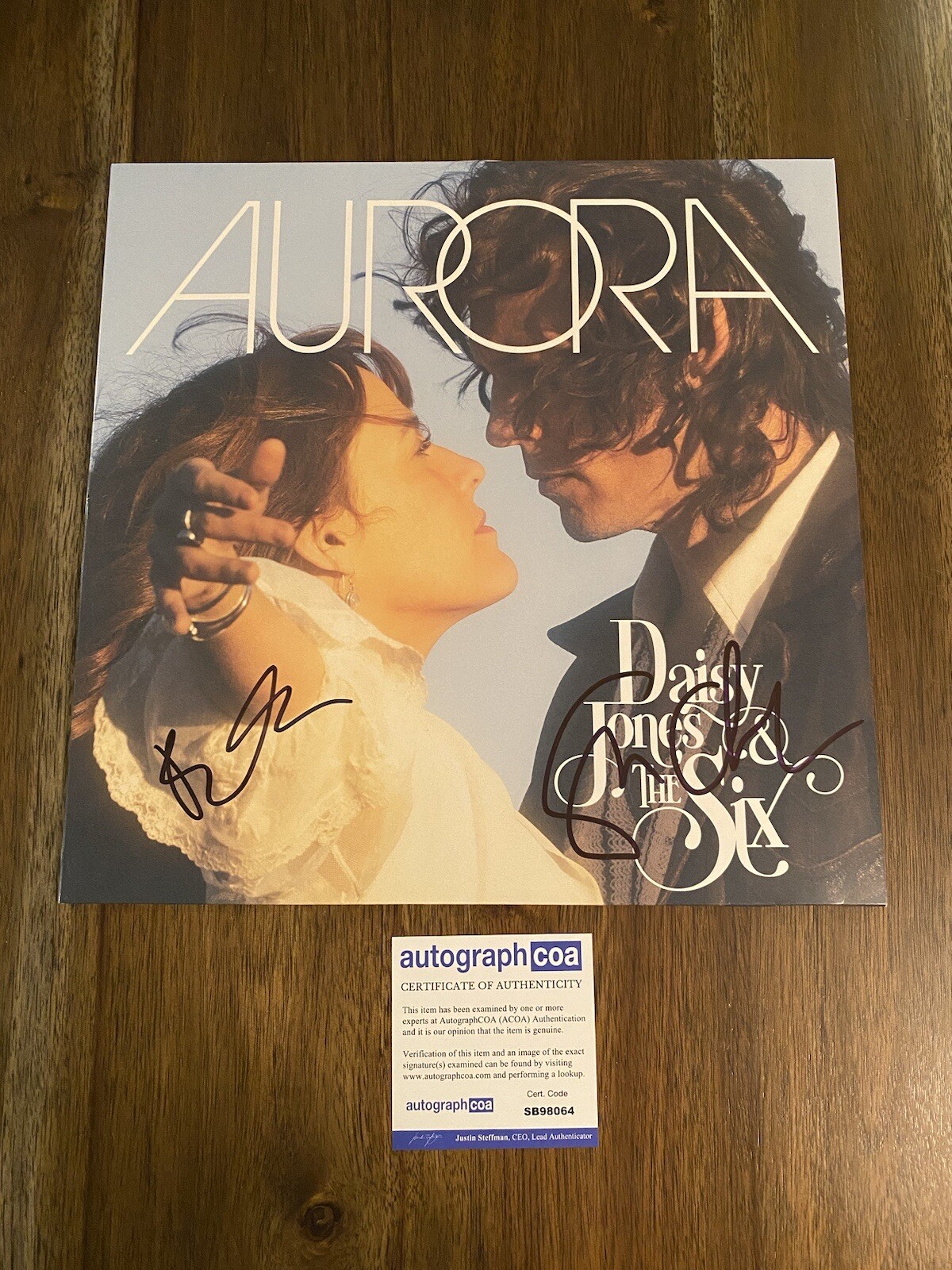 Riley Keough & Sam Claflin ‘Daisy Jones’ Signed Autograph Vinyl Record ACOA
