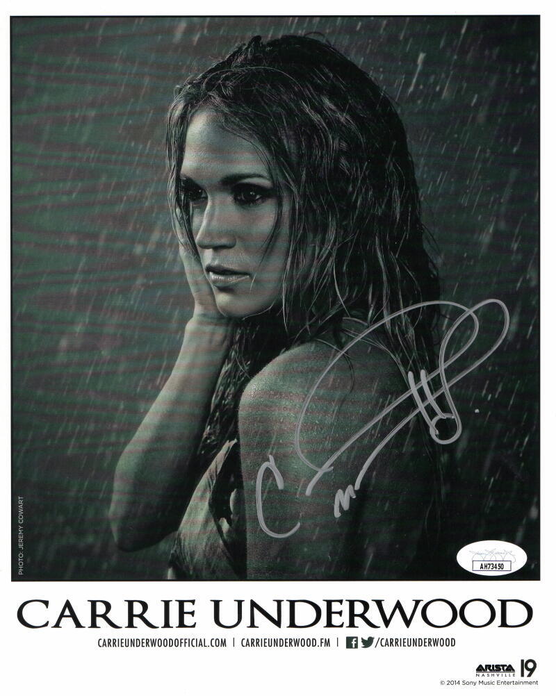 Carrie Underwood Signed Autograph 8x10 Photo - Play On Cry Pretty w/ JSA COA
