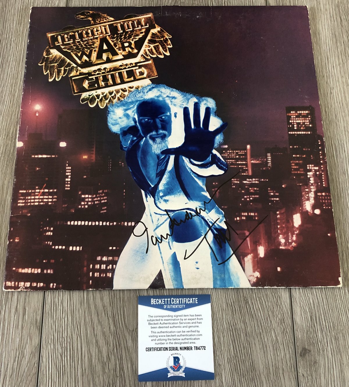 IAN ANDERSON SIGNED JETHRO TULL WAR CHILD VINYL ALBUM w/PROOF & BECKETT BAS COA
