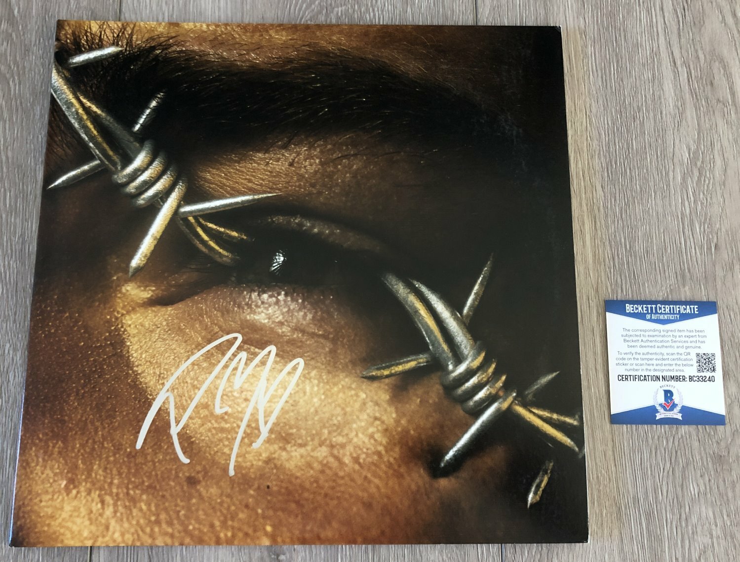 POST MALONE SIGNED BEERBONGS & BENTLEYS VINYL ALBUM w/PROOF & BECKETT BAS COA
