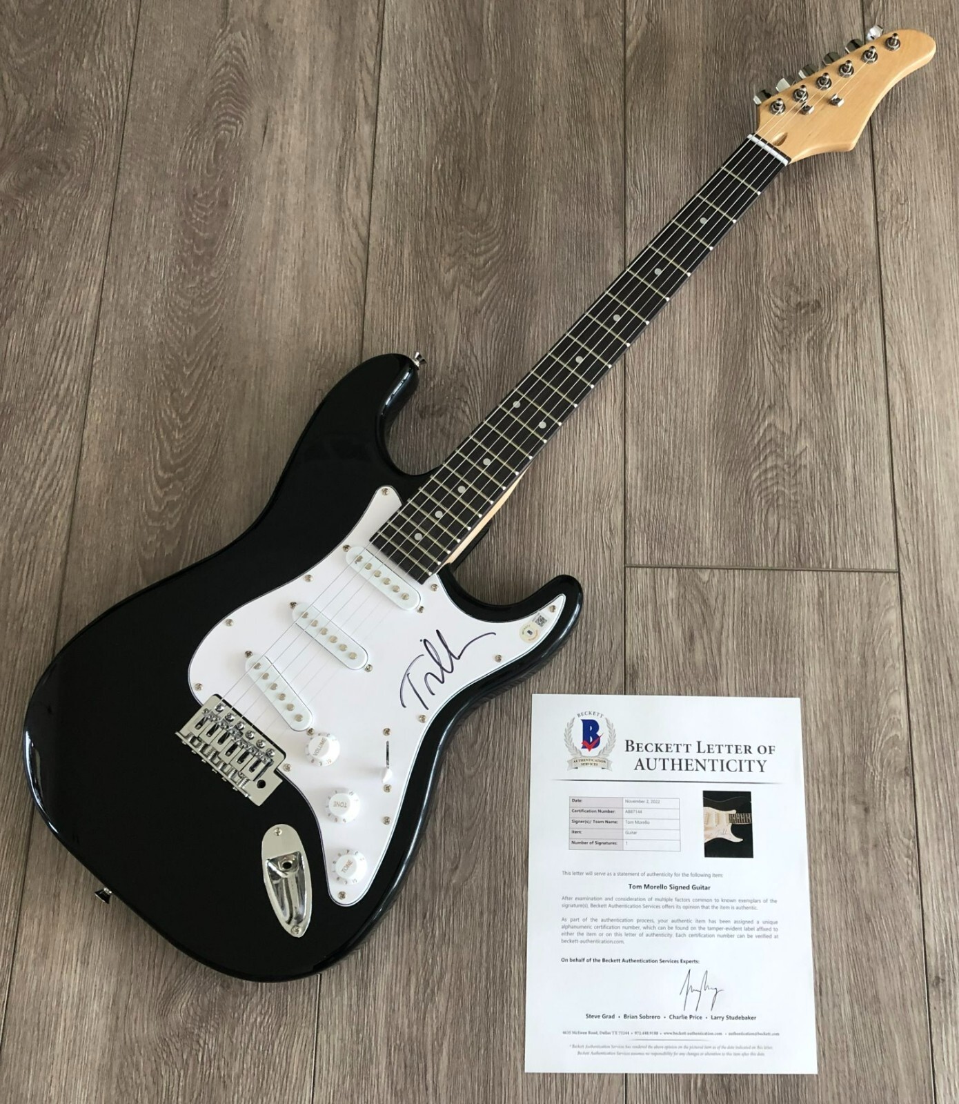 TOM MORELLO AUDIOSLAVE RAGE AGAINST THE MACHINE SIGNED GUITAR wPROOF BECKETT LOA
