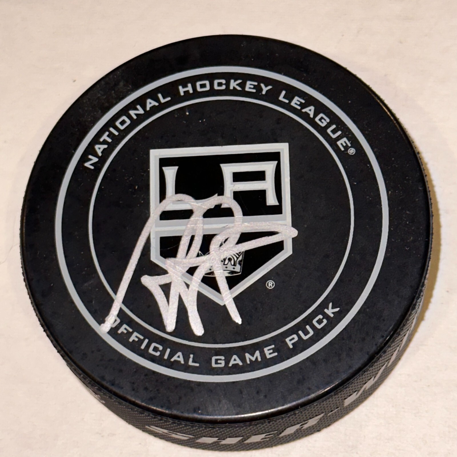 ROB BLAKE Signed L.A. KINGS Official GAME Puck Beckett Authenticated (BAS)
