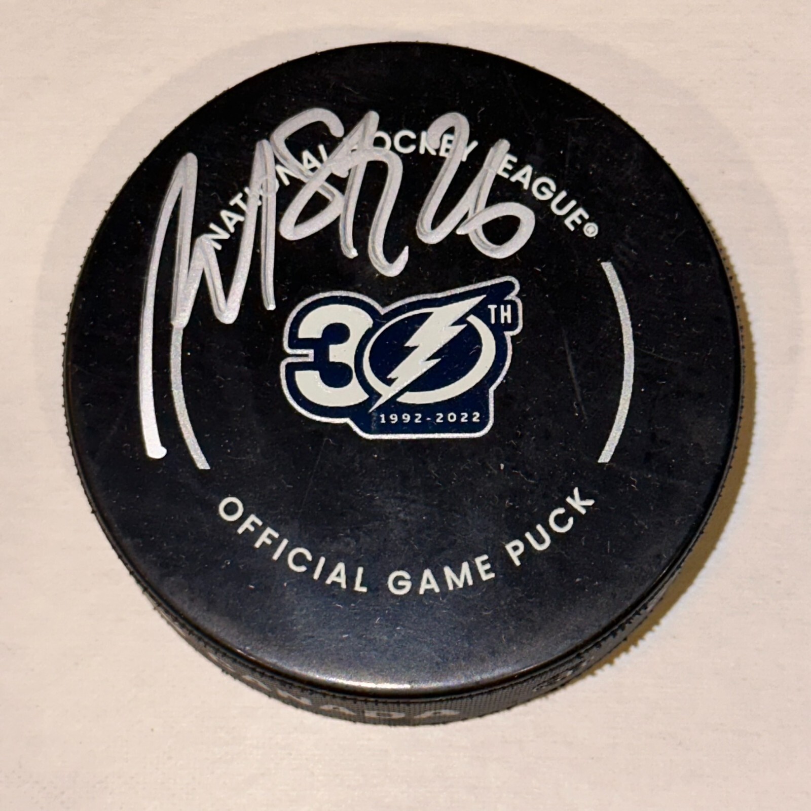 MARTIN ST. LOUIS Signed LIGHTNING 30th Anniv Official GAME Puck Beckett Auth BAS
