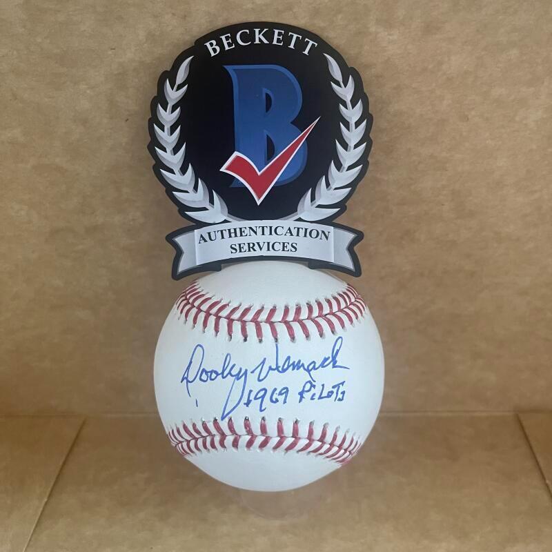 DOOLEY WOMACK 1969 PILOTS SIGNED AUTO M.L. BASEBALL BECKETT AUTHENTICATED