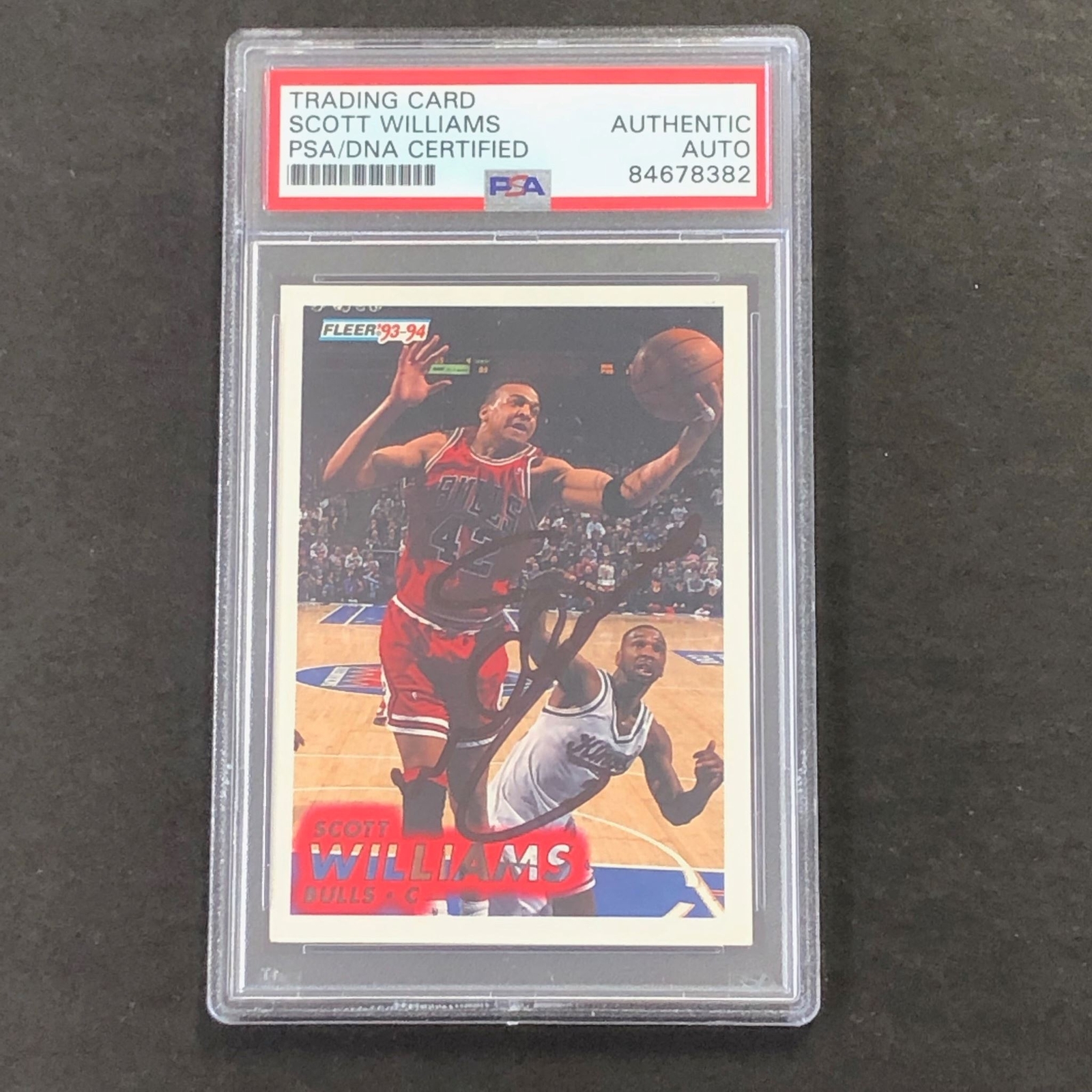 1993-94 Fleer #33 Scott Williams Signed Card PSA Slabbed Bulls